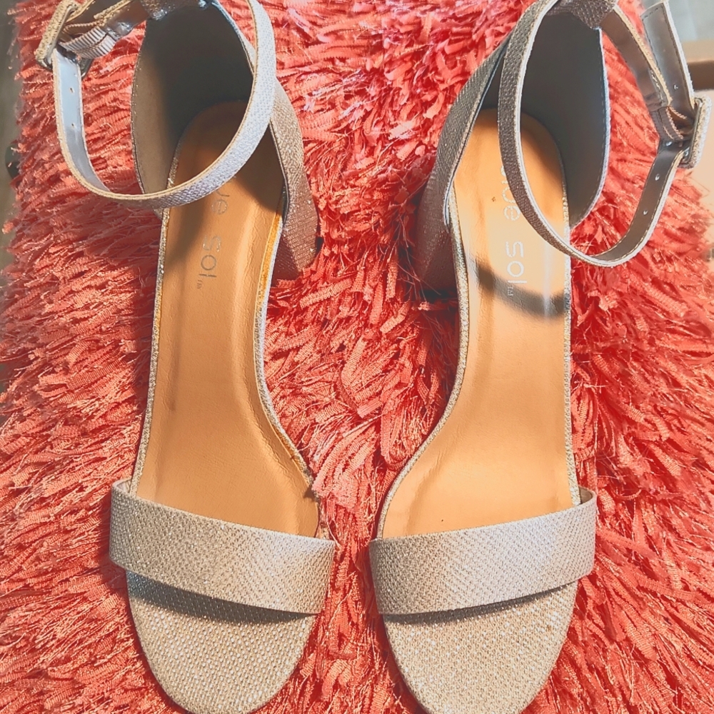 NEW Women's Silver Dress Shoes